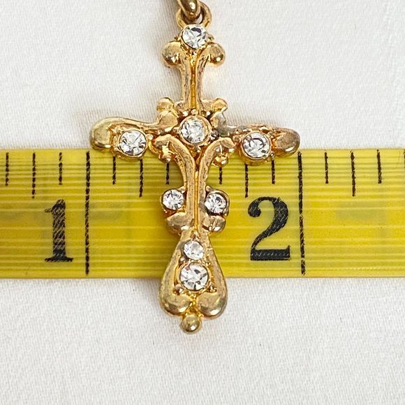 Claires Orante Clear Rhinestones Cross Pendant Chain Necklace Thin Spiral Links - Picture 12 of 12